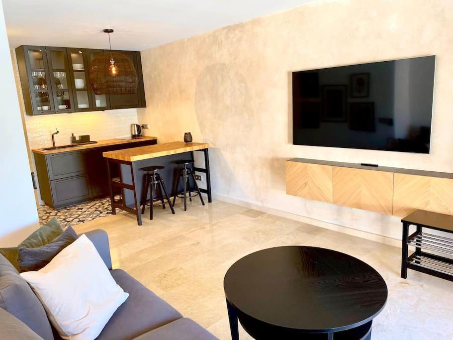 Stylish & Modern 1 Bedroom Suite On Frontline Of Playa Del Duque Costa Adeje  Eksteriør bilde