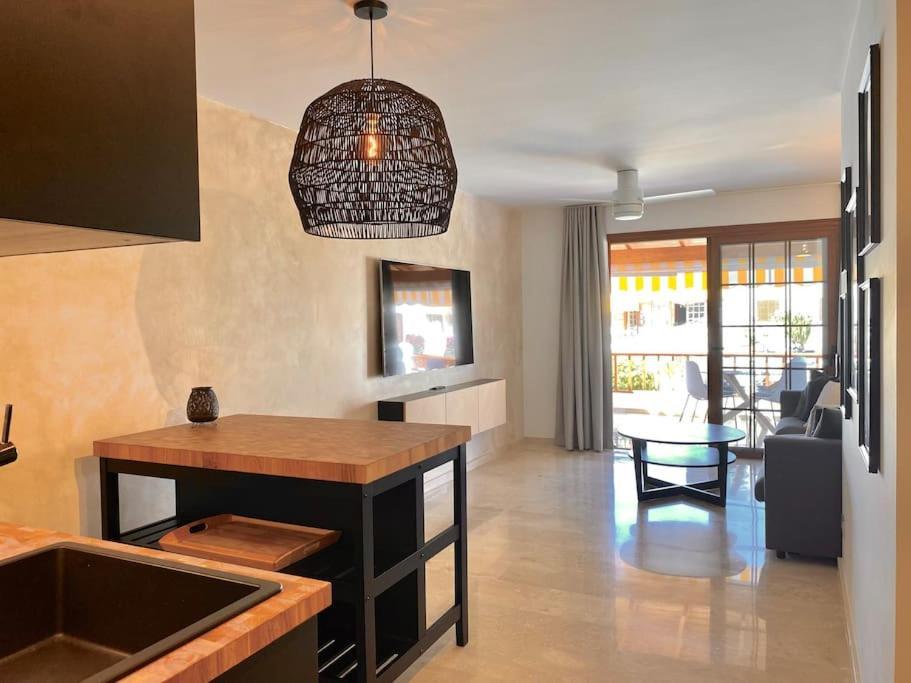 Stylish & Modern 1 Bedroom Suite On Frontline Of Playa Del Duque Costa Adeje  Eksteriør bilde